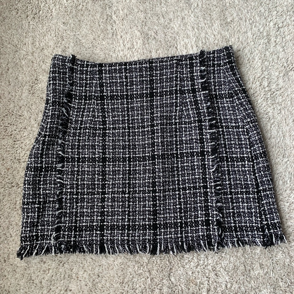 🎆🎇3for$9 Women’s SHEIN houndstooth mini skirt- L- black and white - Picture 3 of 5